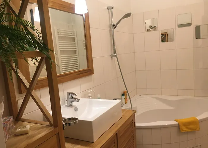 Gemütliche Ruhige Altbauwohnung Nähe Hauptbahnhof Und